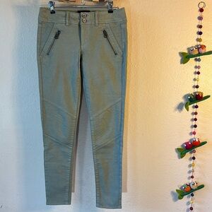 NWOT American Eagle Moto style Super Stretch Skinny pants in Size 2 Regular o